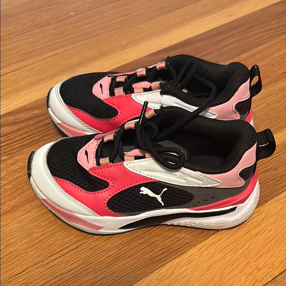 Puma Black and Pink Sneakers Modern Athletic Design - Picture 3 of 6